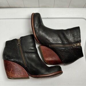 Kork-ease Black Pebble Leather Wedge Ankle Booties Boho Chic Lagenlook Boots 7M